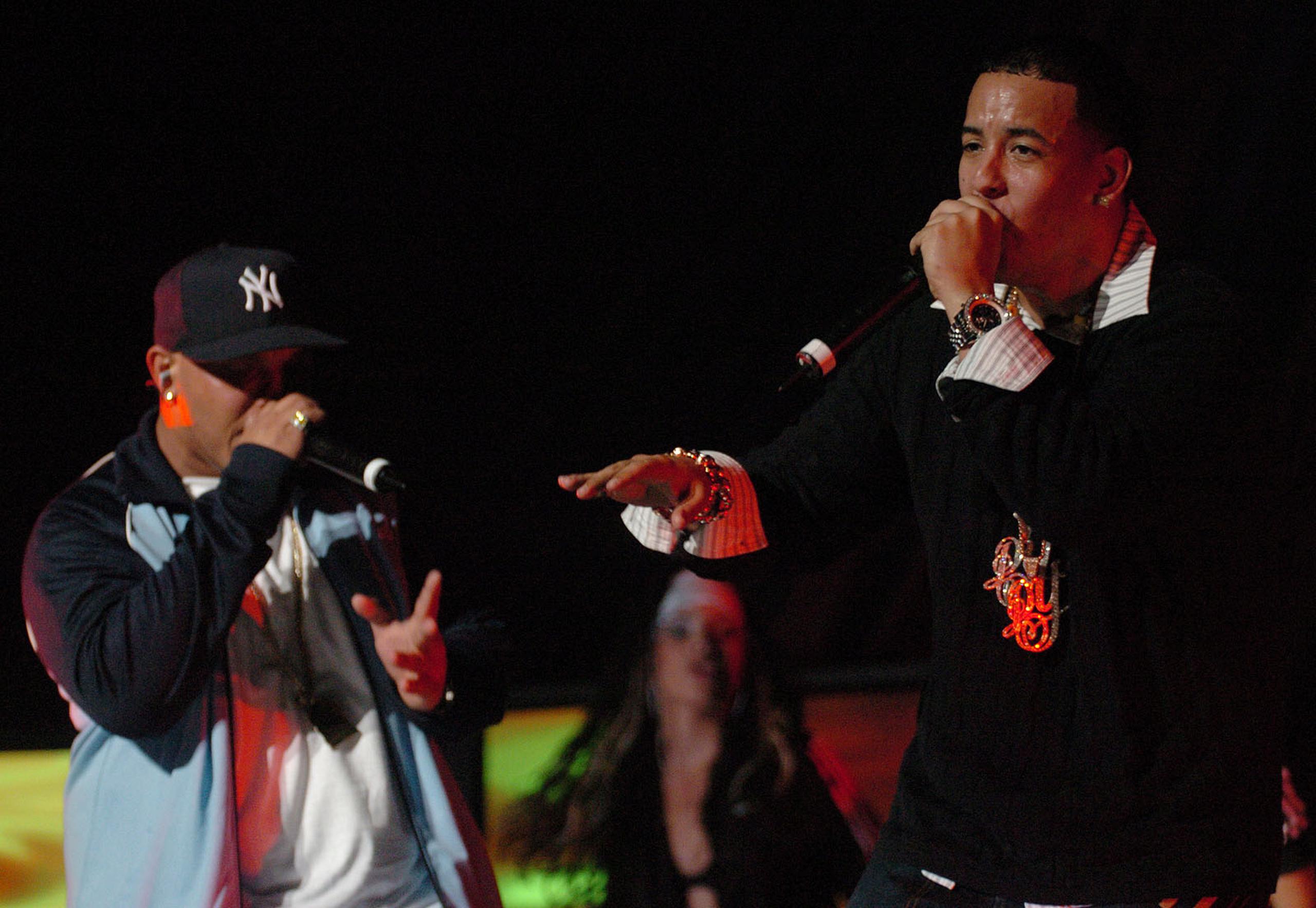 Daddy Yankee fue el artista invitado en la apertura del concierto del cantante Usher en el Coliseo de Puerto Rico en el 2005.