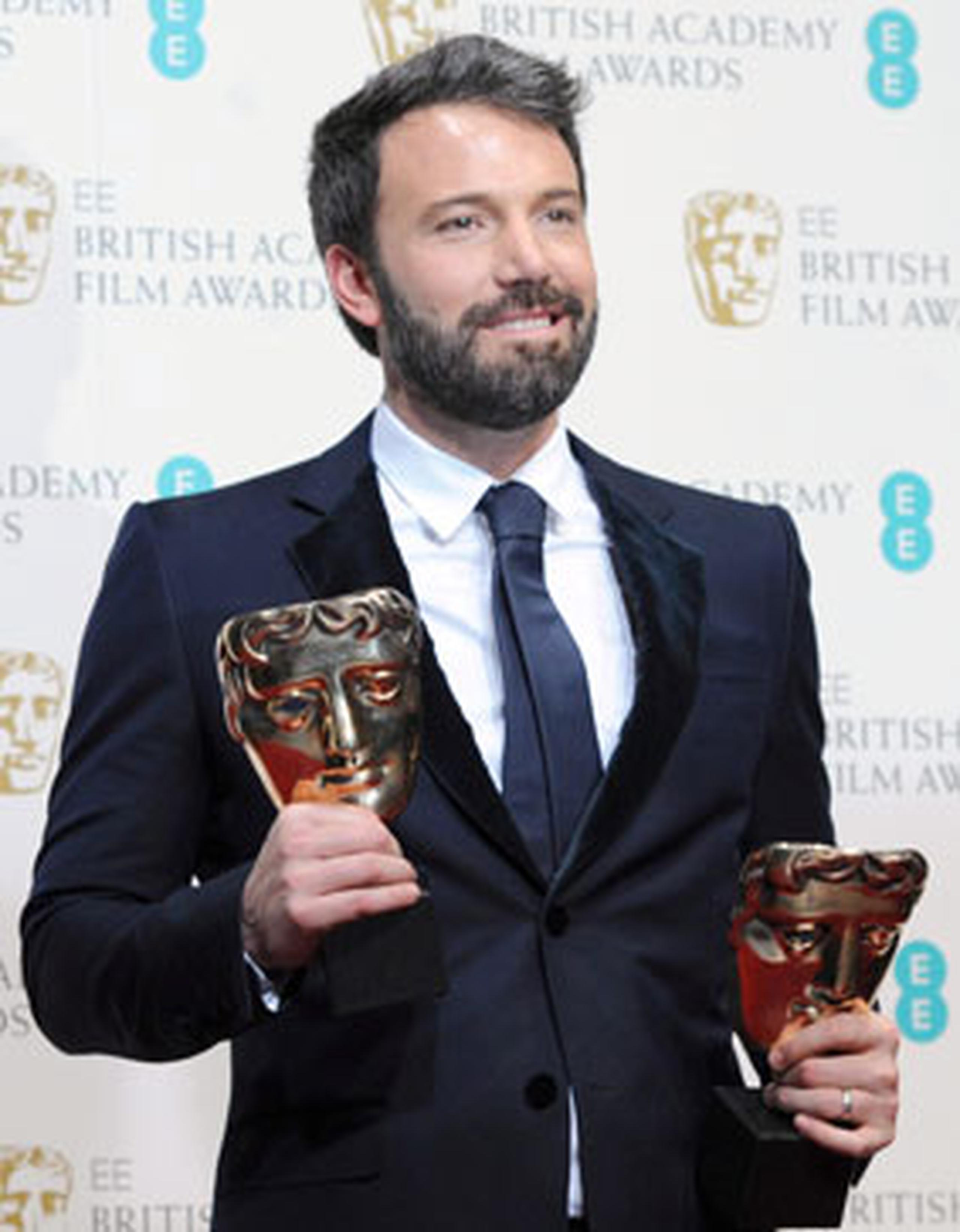 "Argo" se llevó a casa algunos de los premios más importantes, los de mejor película, director y montaje, lo que obligó a subir a Ben Affleck en dos ocasiones al escenario. (AFP)