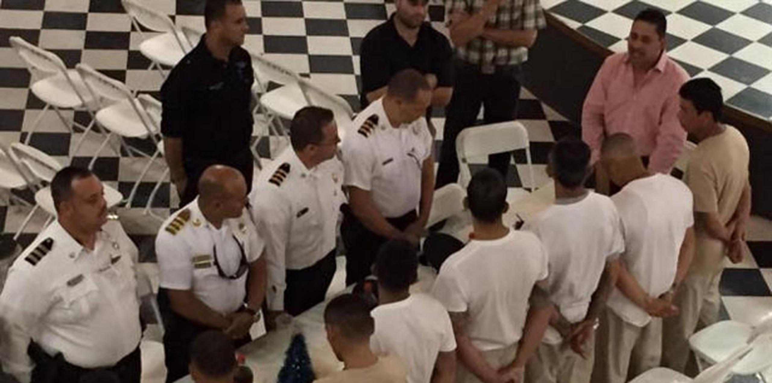 Alcalde de Arecibo ofrece almuerzo de Acción de Gracias a reclusos