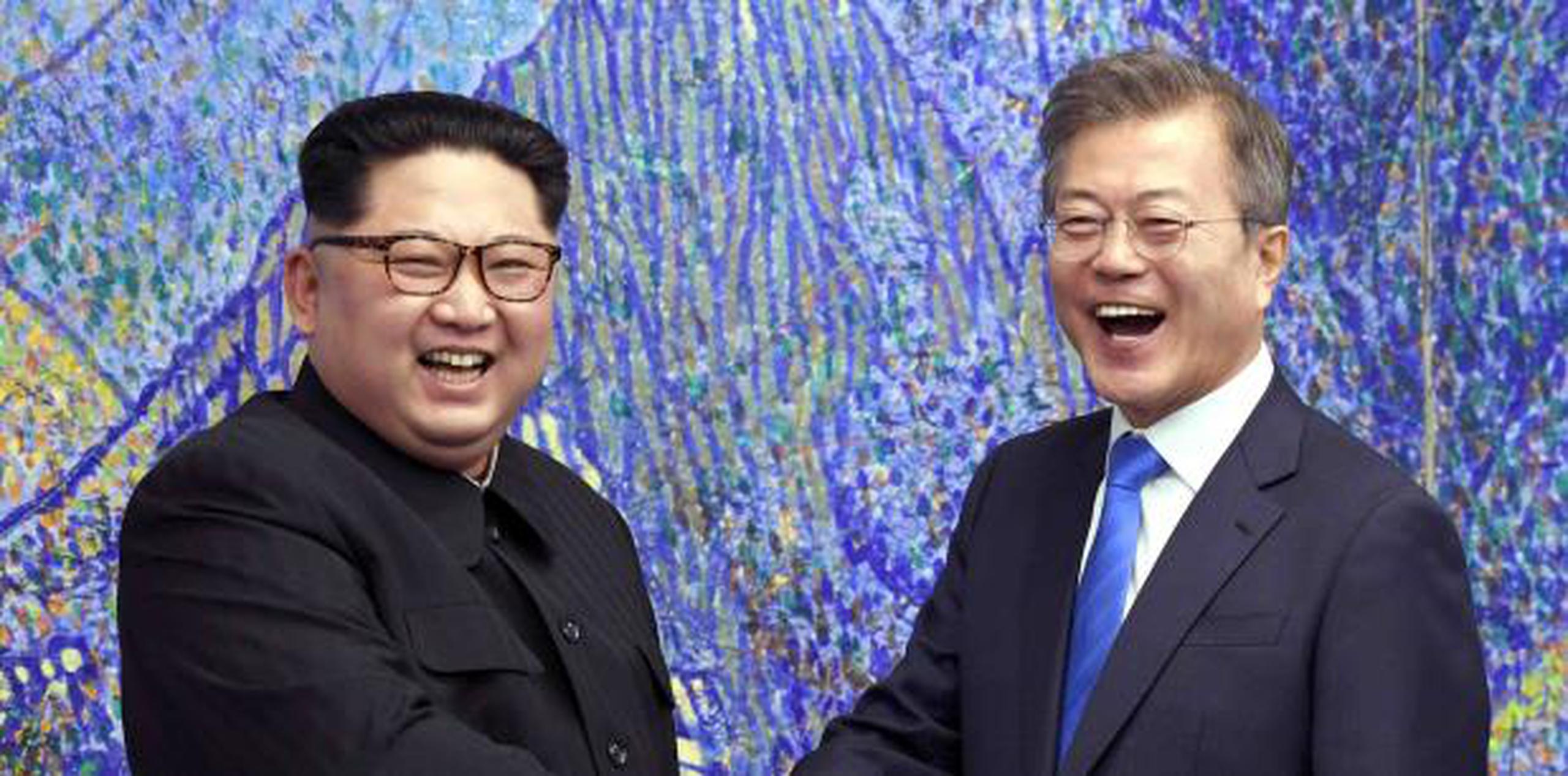 Kim Jong-un, líder de Corea del Norte, y Moon Jae-in, presidente de Corea del Sur. (AP)