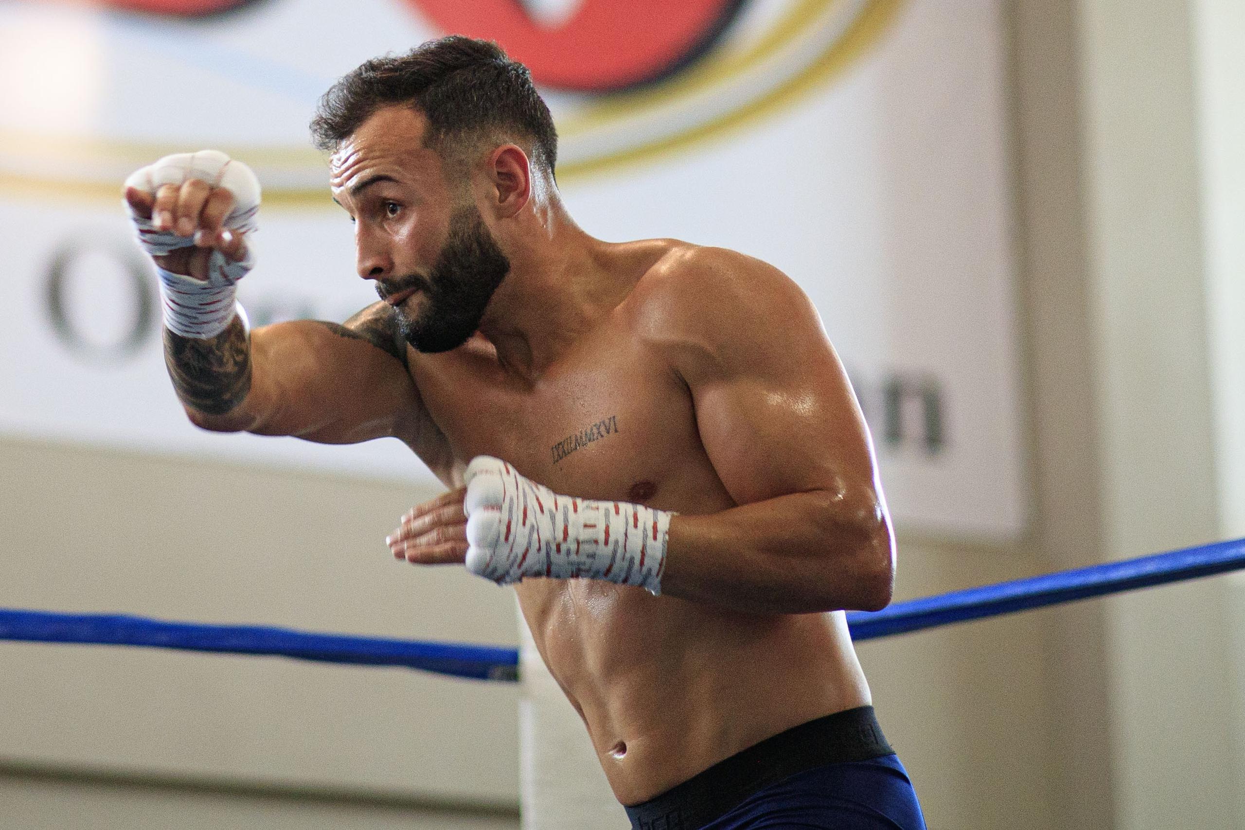 El boxeador Christopher "Pitufo" Díaz verá acción el 24 de abril.