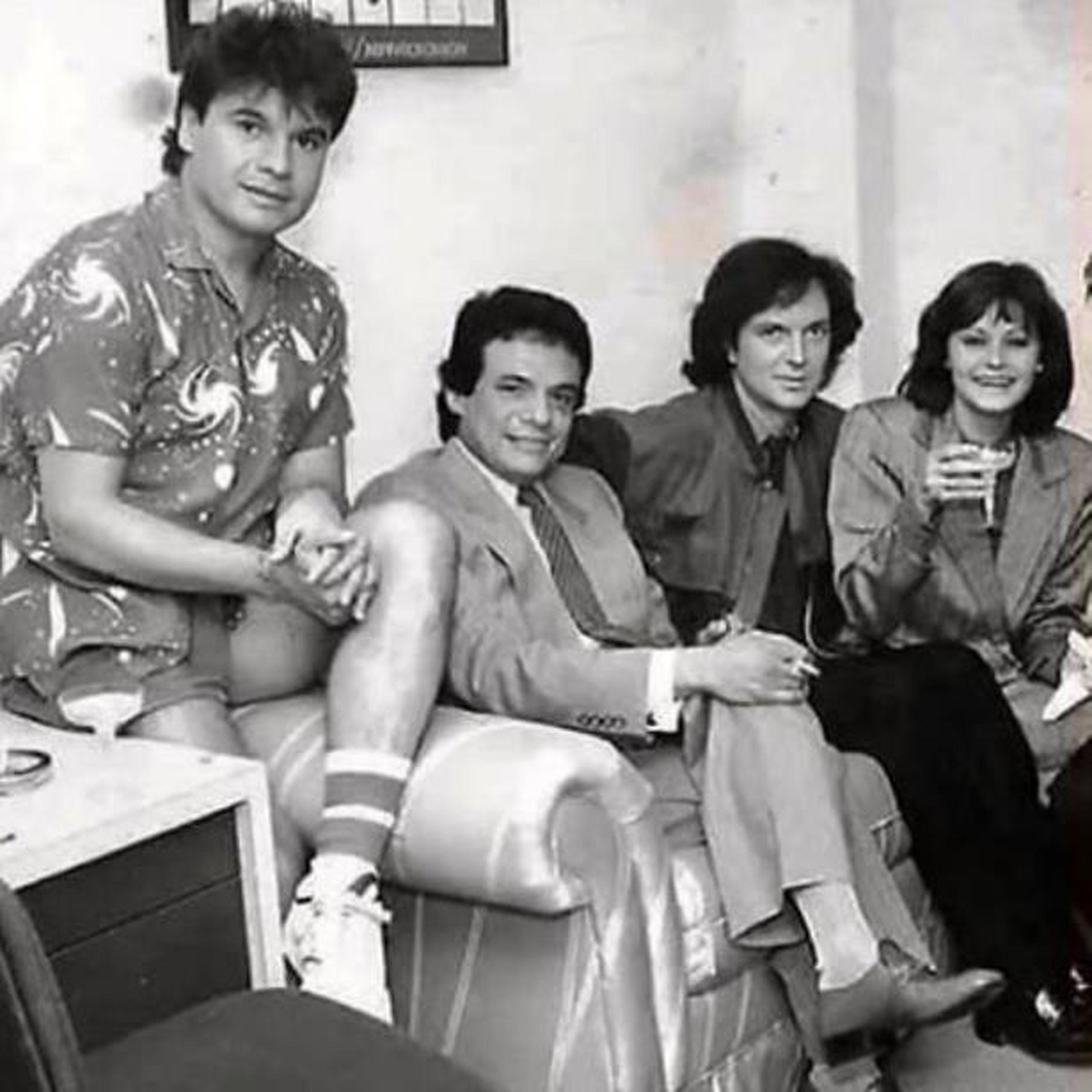 Juan Gabriel, José José, Camilo Sesto y Rocío Durcal en la disquera Ariola, en Los Ángeles, donde coincidieron los cuatro. (Suministrada)