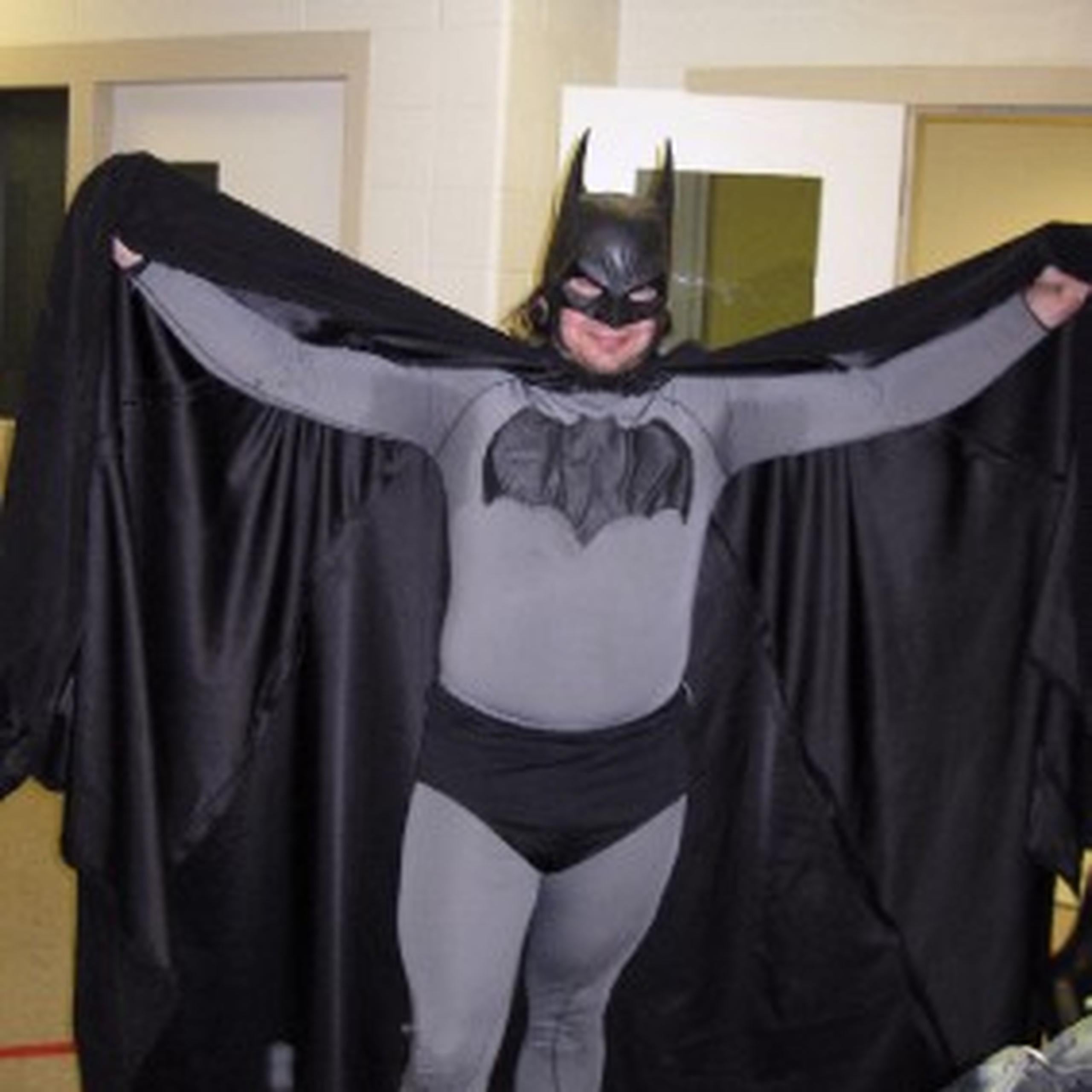 El año pasado se le detuvo al ser denunciada la presencia de Batman en el tejado de un negocio de Petoskey. (AP)