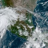 Olaf se vuelve huracán rumbo a resort mexicano de Los Cabos