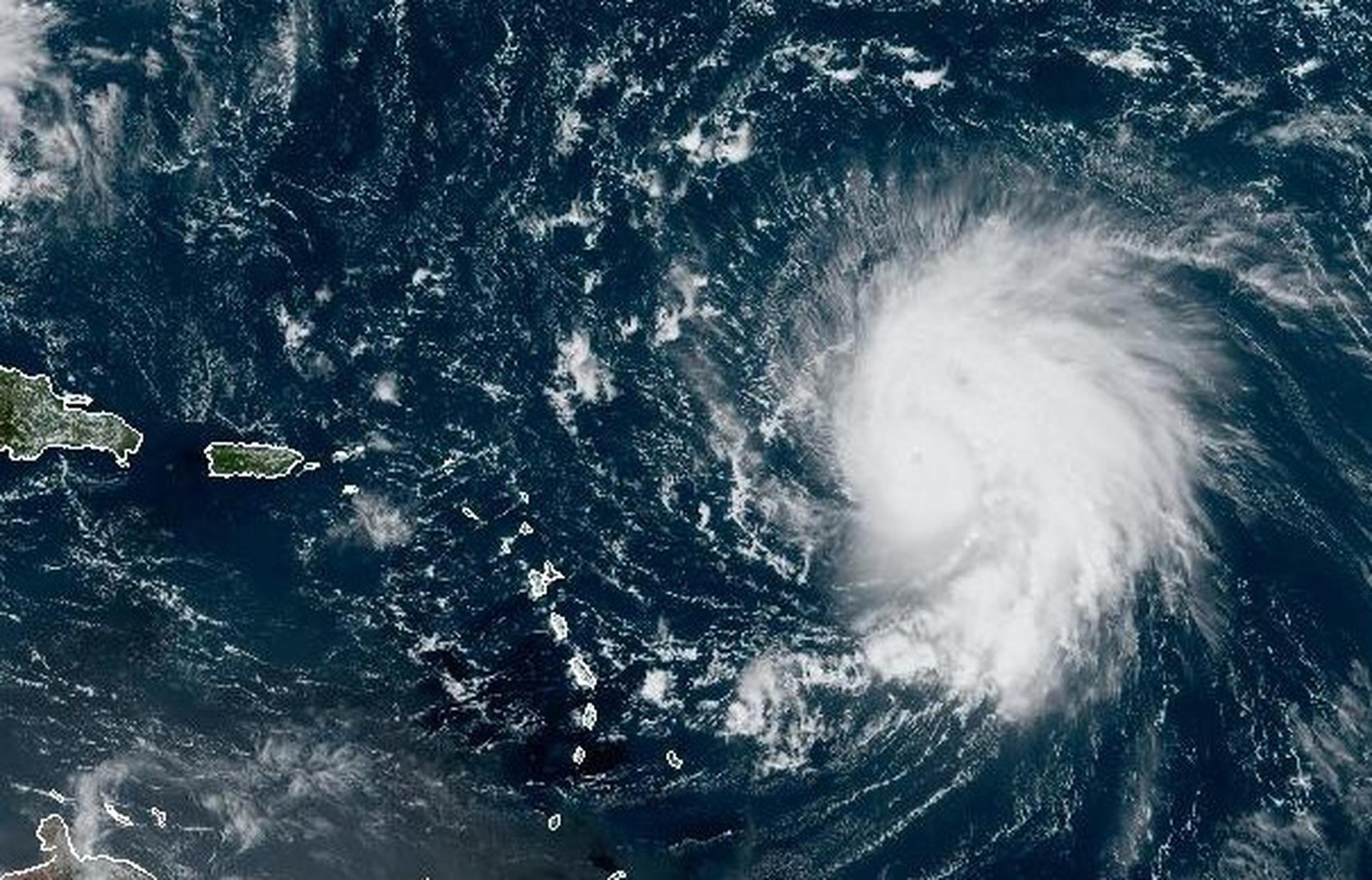 Imagen de satélite del huracán Lee al mediodía del 8 de septiembre de 2023.