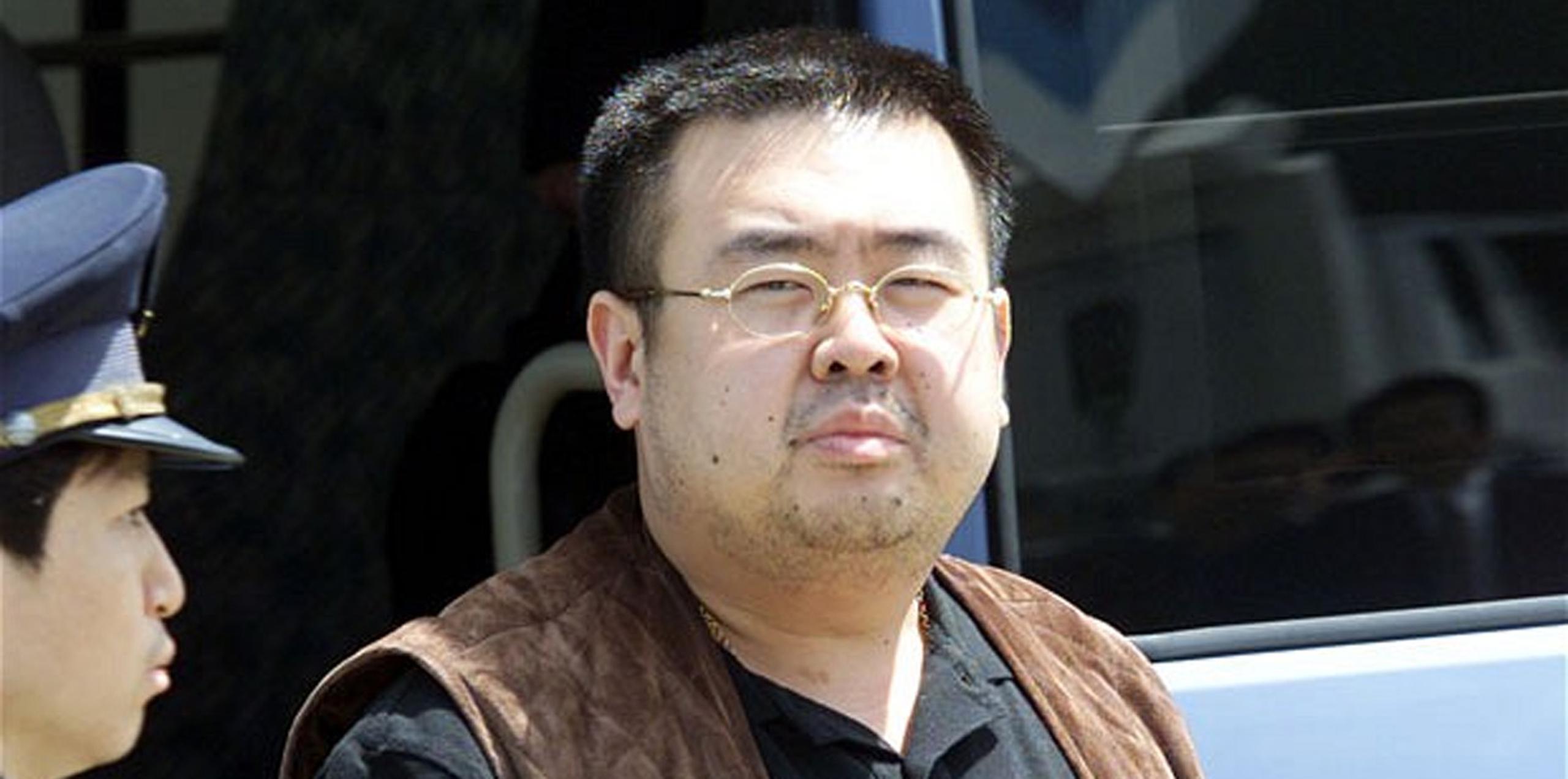 Las autoridades malasias indicaron que Kim Jong-nam murió minutos después de que dos mujeres, una indonesia y una vietnamita, le frotaran el rostro con el agente VX, según determinó una autopsia preliminar, mientras hacía cola para embarcar en un vuelo a Macao. (AP)