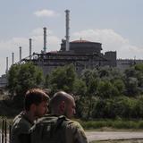 Los servicios secretos ucranianos dicen que Rusia está reduciendo su presencia en la central de Zaporiyia