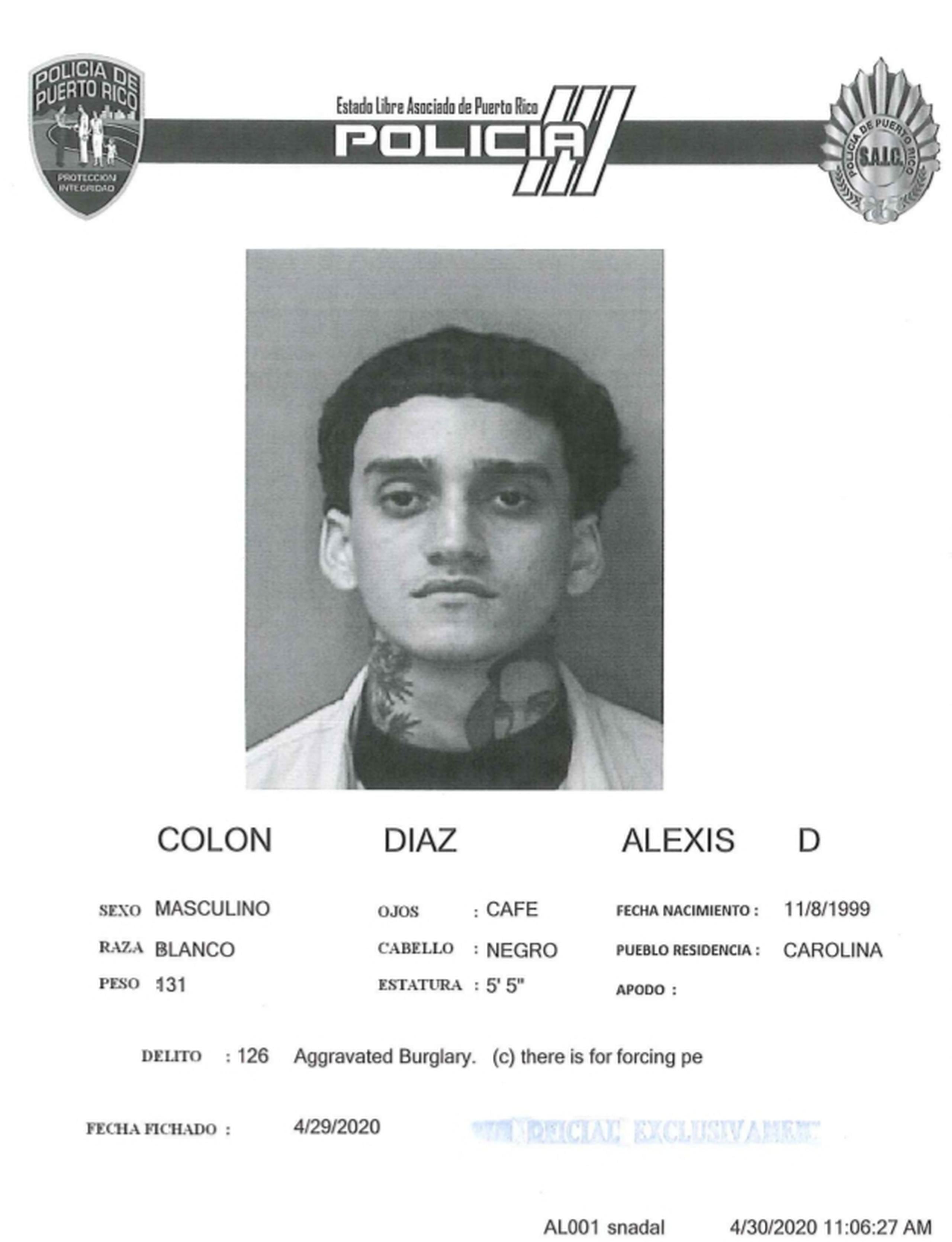 Alexis D. Colón Díaz fue acusado ayer por cargos de escalamiento agravado, daños agravados y violación al toque de queda y quedó en libertad al prestar una fianza de $6,000.