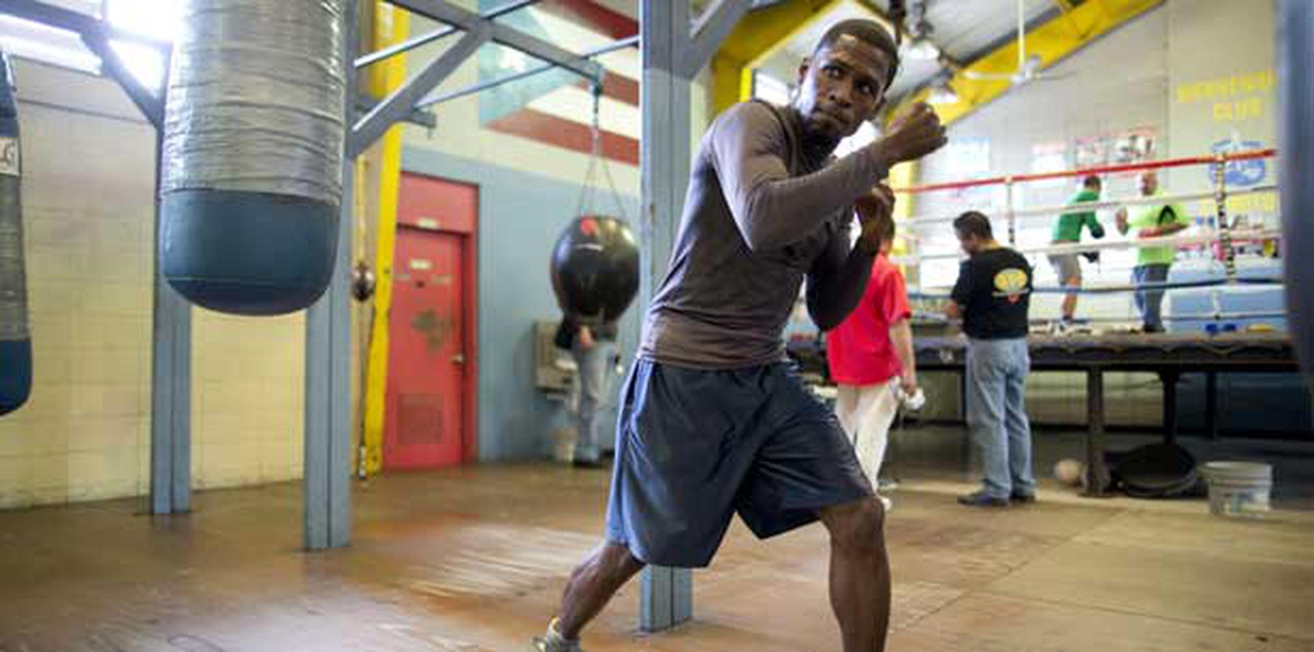 El peleador se ejercitó ayer frente a los medios en el gimnasio de Caimito. (tonito.zayas@gfrmedia.com)
