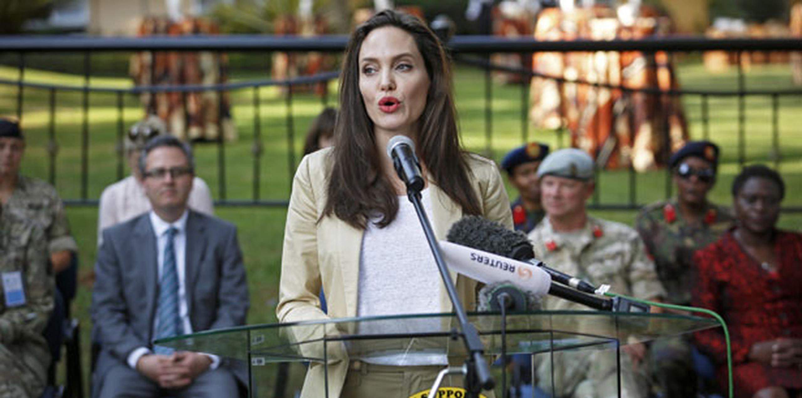 “Estoy muy orgullosa. Son muy fuetes, todos ustedes”, indicó Jolie, quien es una enviada especial de la agencia de refugiados de la ONU.  (EFE)