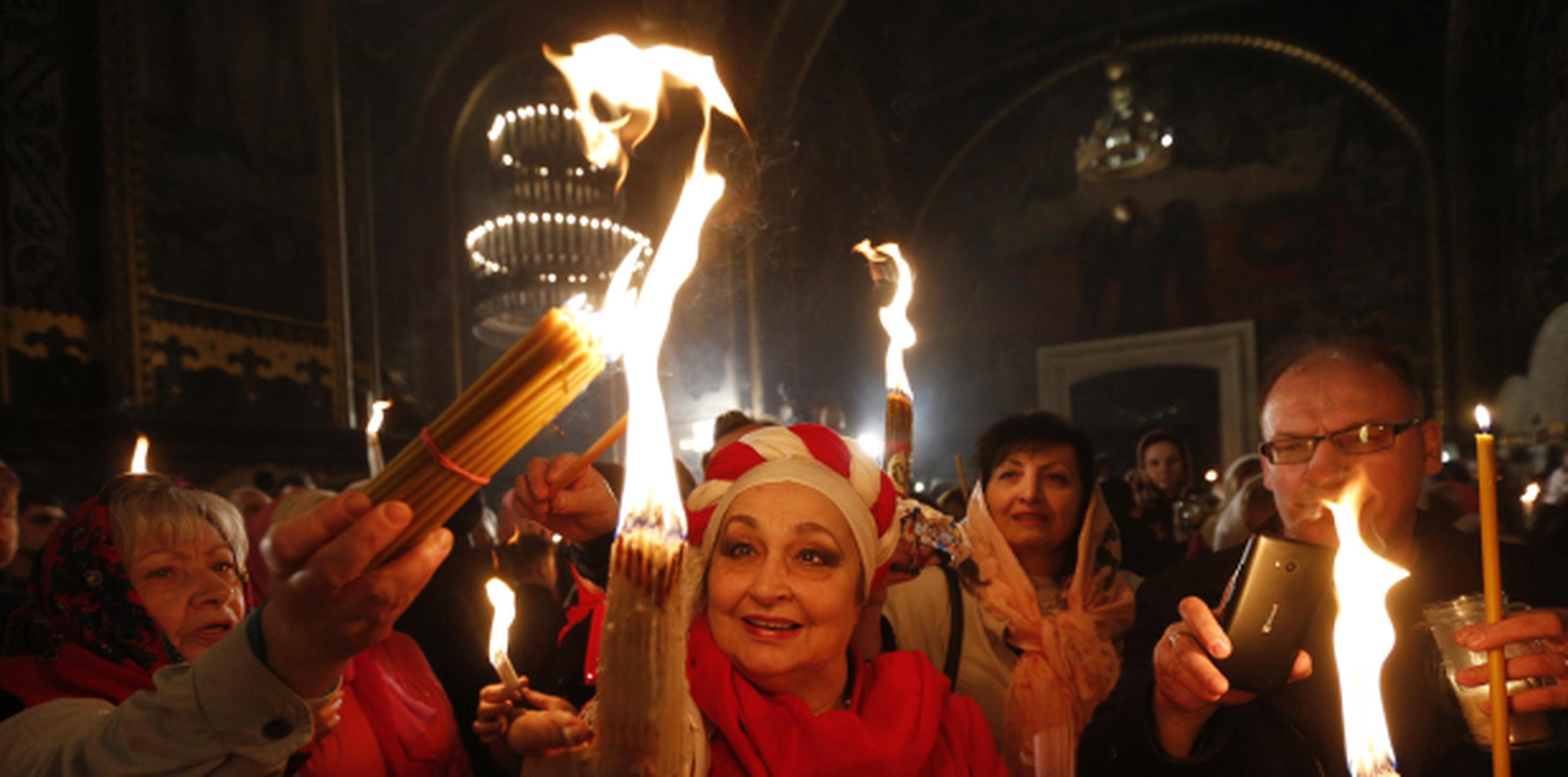 En la fe cristiana ortodoxa, el fuego representa la resurrección de Jesús. (AP)