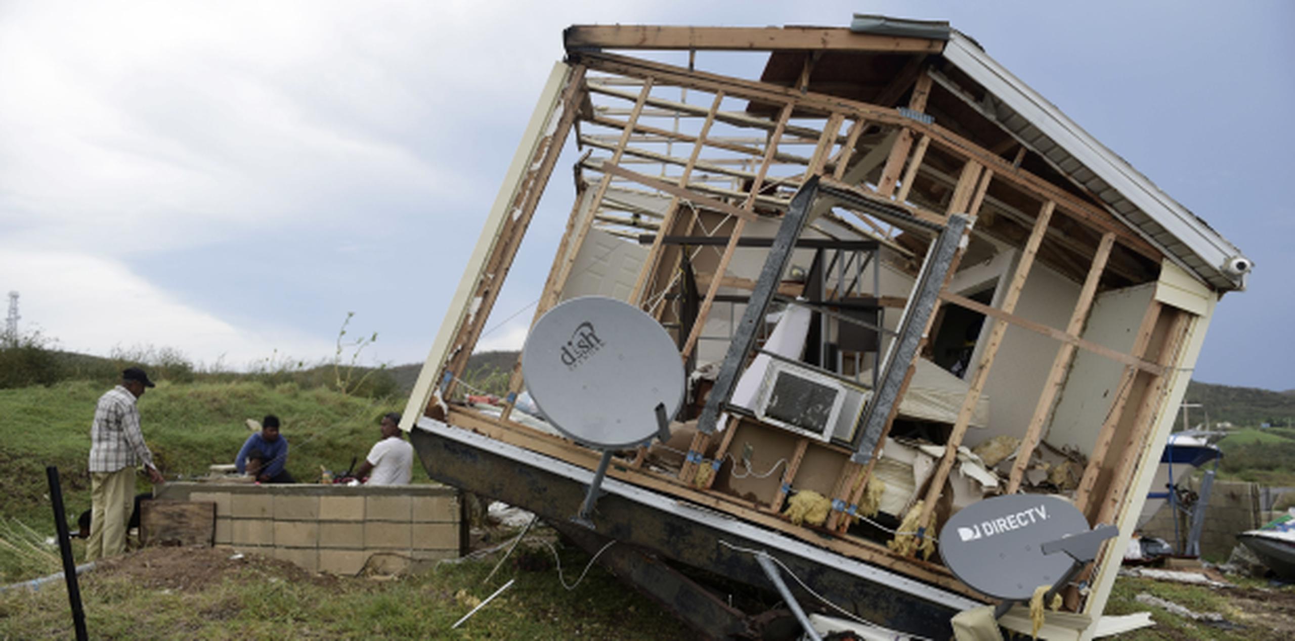 Así quedó el hogar de Juan Negrón tras el paso del huracán Irma por Culebra (AP / Carlos Giusti)