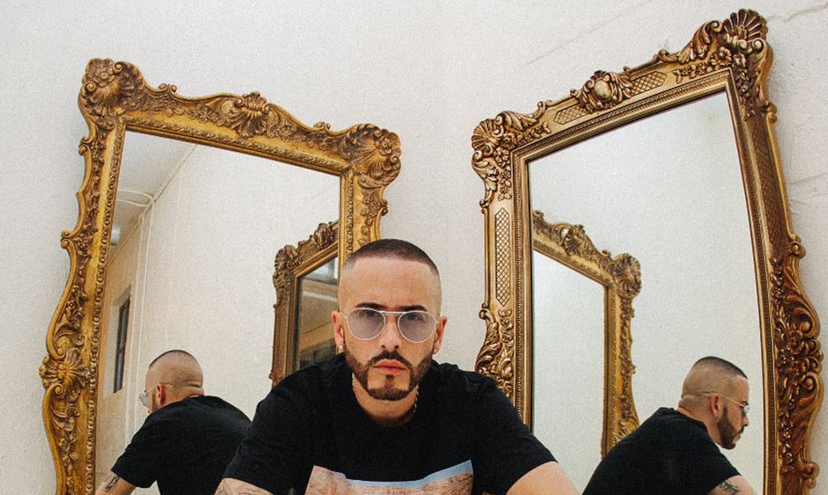 Yandel shows that he is a romantic