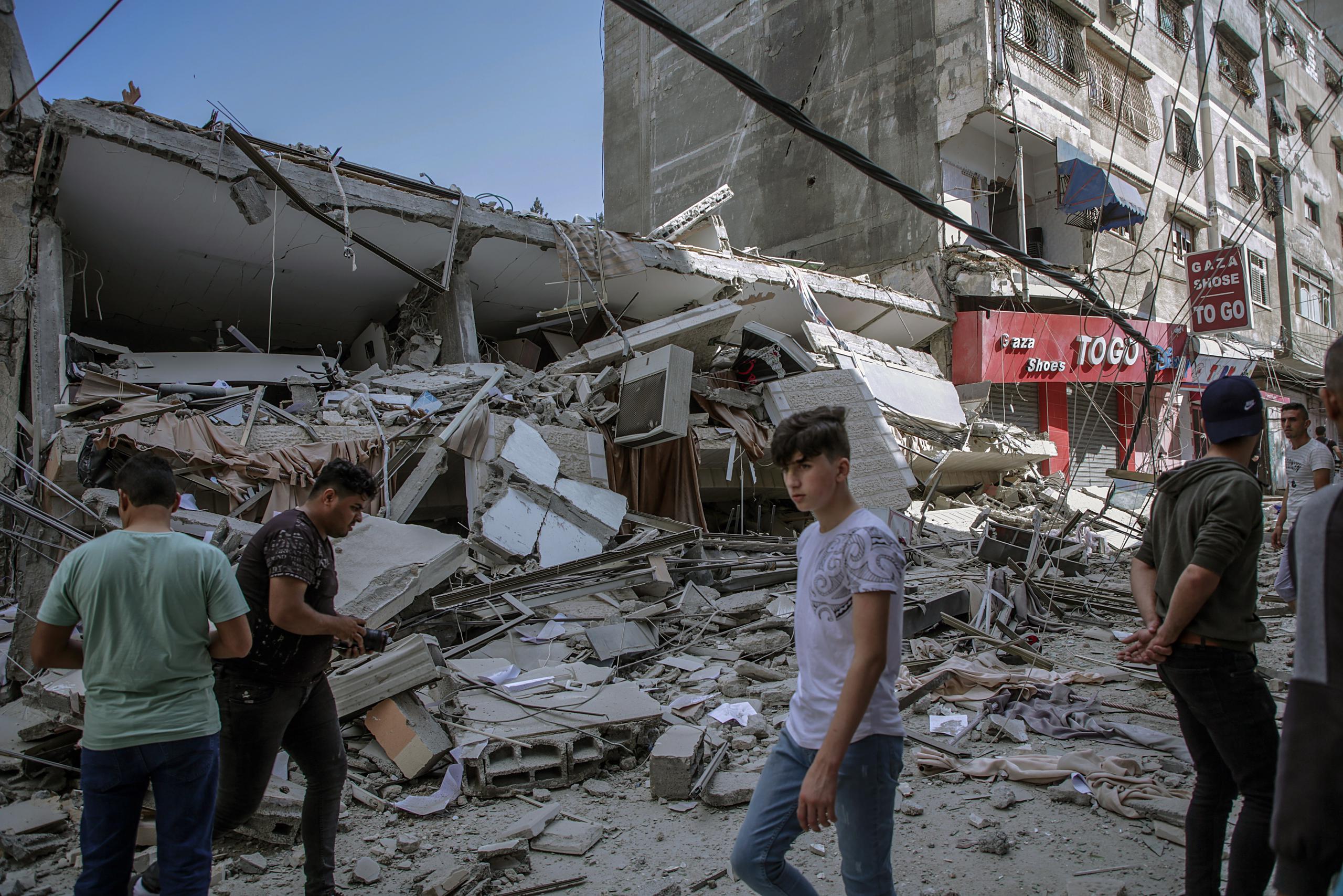 Desde que estalló el pasado lunes, el actual repunte de violencia se ha saldado con la muerte de 83 palestinos, de los cuales unos 16 murieron en las últimas horas. Entre el total de fallecidos hay 17 niños y 7 mujeres y los heridos rozan el medio millar (un total de 487).