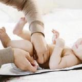 Cinco consejos al escoger pañales de bebé