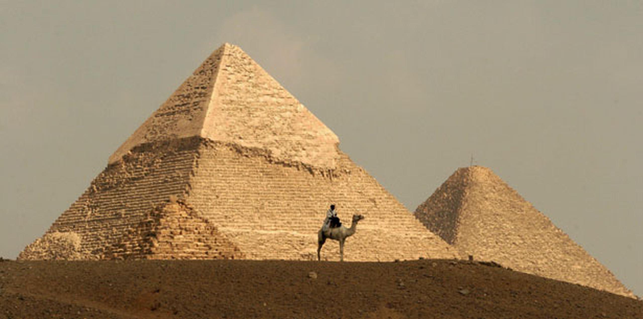 Las pirámides, que fueron usadas como estructuras sagradas de sepultura, fueron construidas en la dinastía faraónica. (Archivo)