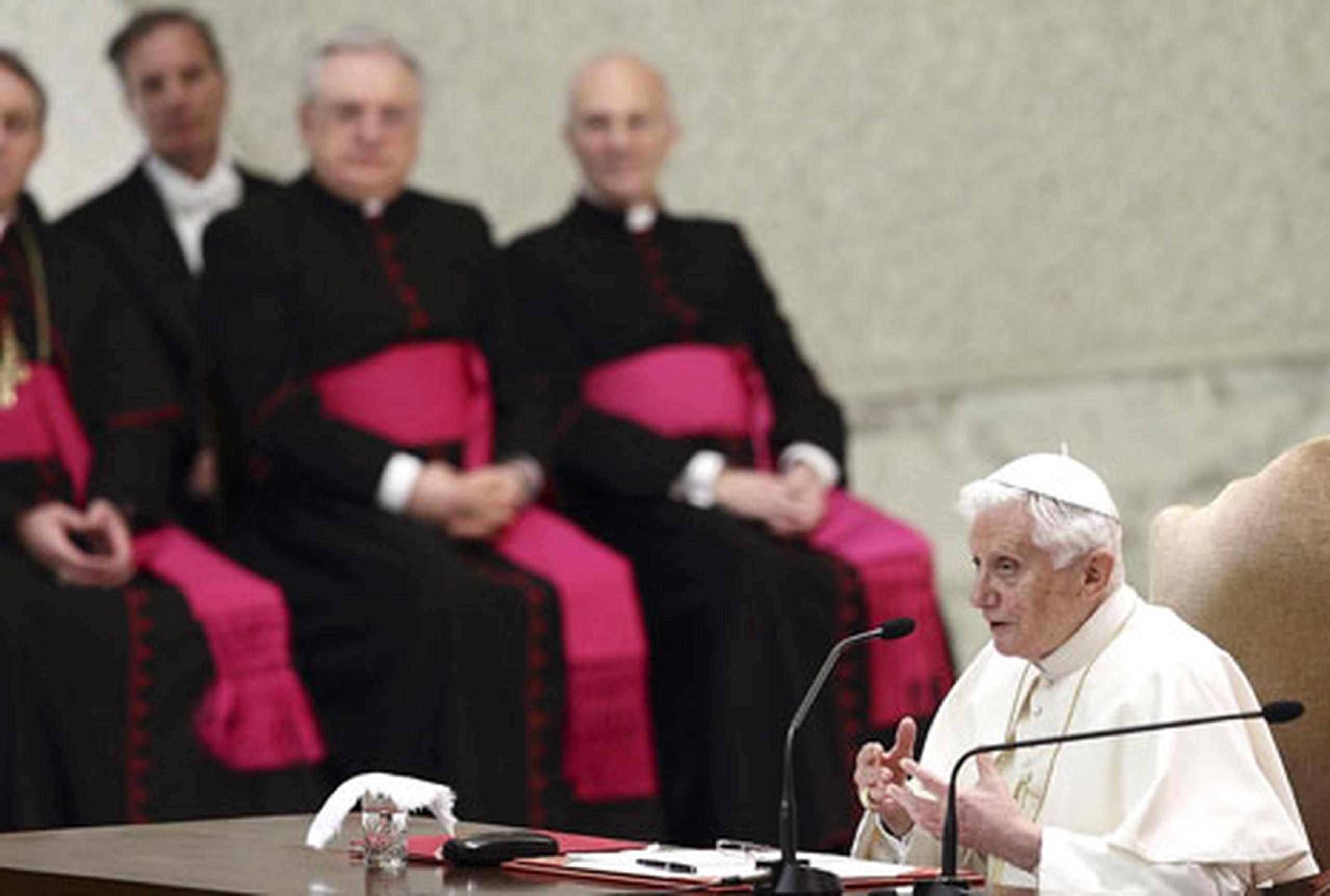 El encuentro con obispos y sacerdotes, celebrado en el Aula Pablo VI del Vaticano, estaba previsto antes de que Benedicto XVI anunciara el pasado día 11 que renunciará al papado el 28 de febrero. (EFE)