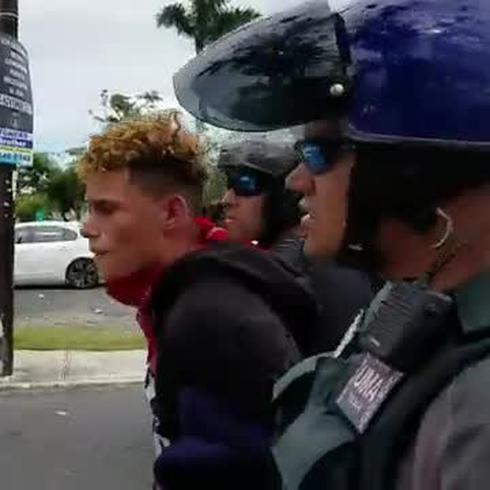 Arrestan a un manifestante en el paro nacional