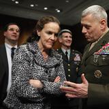 Biden designaría a la primera mujer como secretaria de Defensa