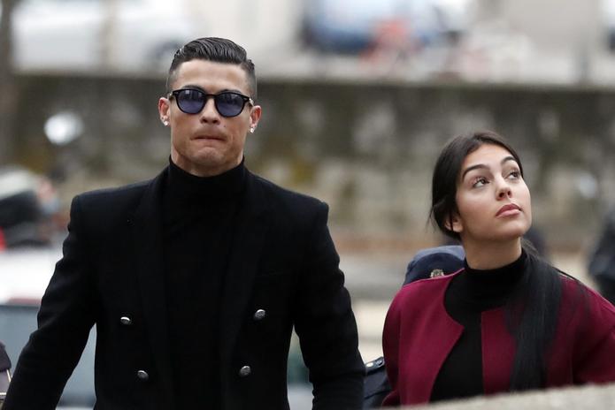Cristiano Ronaldo junto a su pareja Georgina Rodríguez.