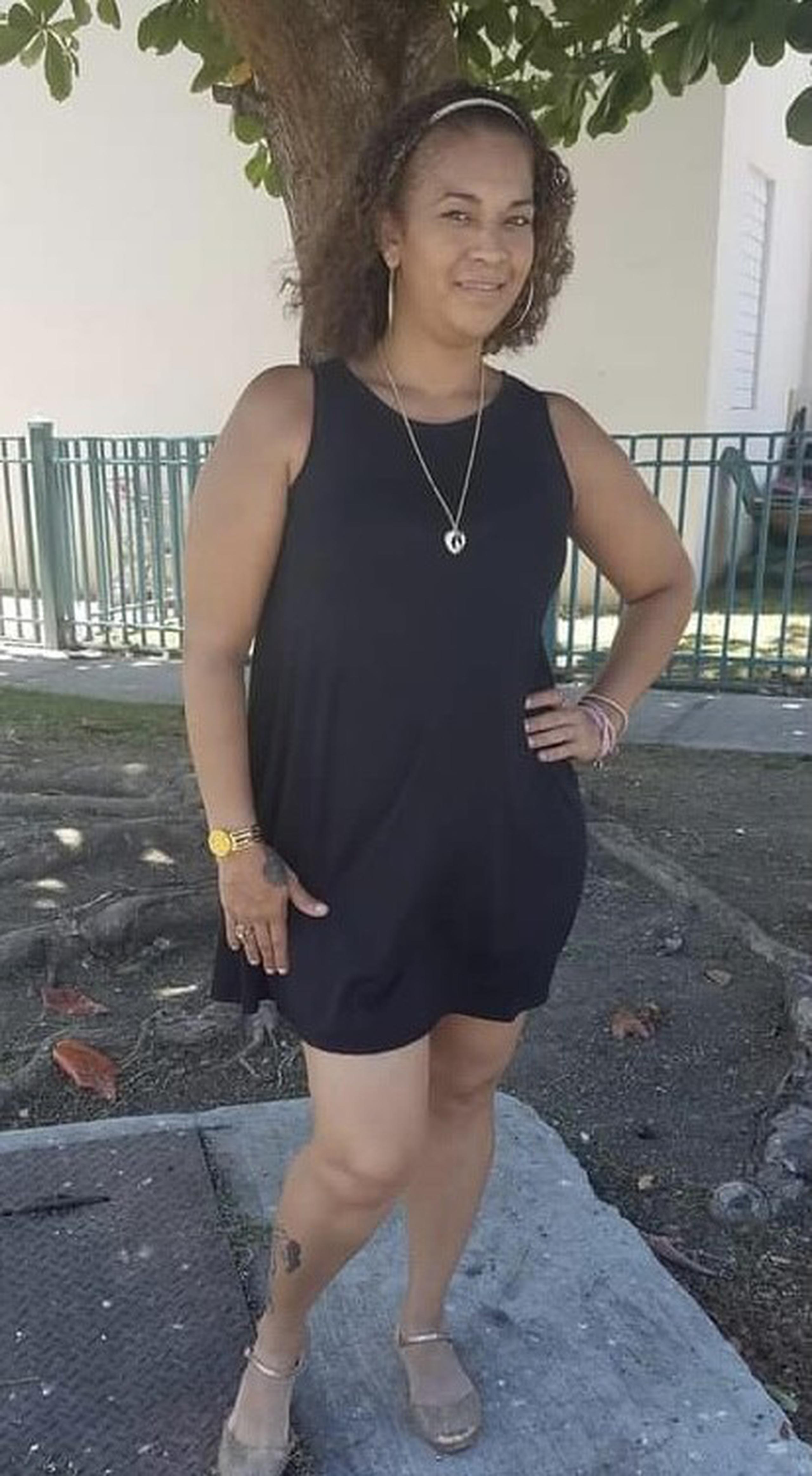 Janira Ivette Alcantaro Román de 40 años, quien era vecina del residencial Ernesto Ramos Antonini (Pámpanos) en Ponce, se encuentra desaparecida desde octubre del 2020.