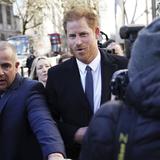 Sorpresiva aparición del príncipe Enrique en tribunal de Londres