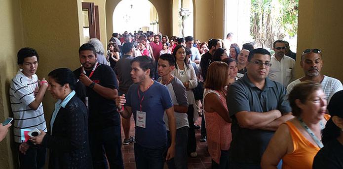 Más de 1,800 personas abarrotaron el Teatro de la Universidad de Puerto Rico en Río Piedras con la intención de elaborar el plan de acción. (jose.rodriguez@gfrmedia.com)