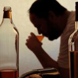 Alcoholismo, una enfermedad socialmente reforzada