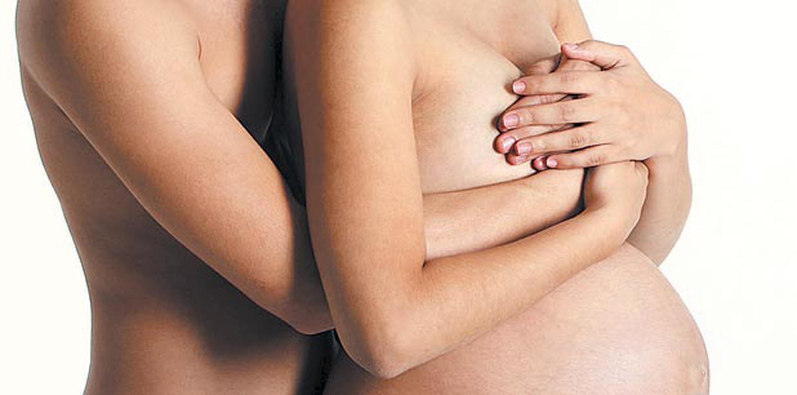 Dependiendo del caso, los cambios hormonales o la falta de preocupación a quedar embarazada pueden provocar que aumente el deseo sexual. (Archivo)