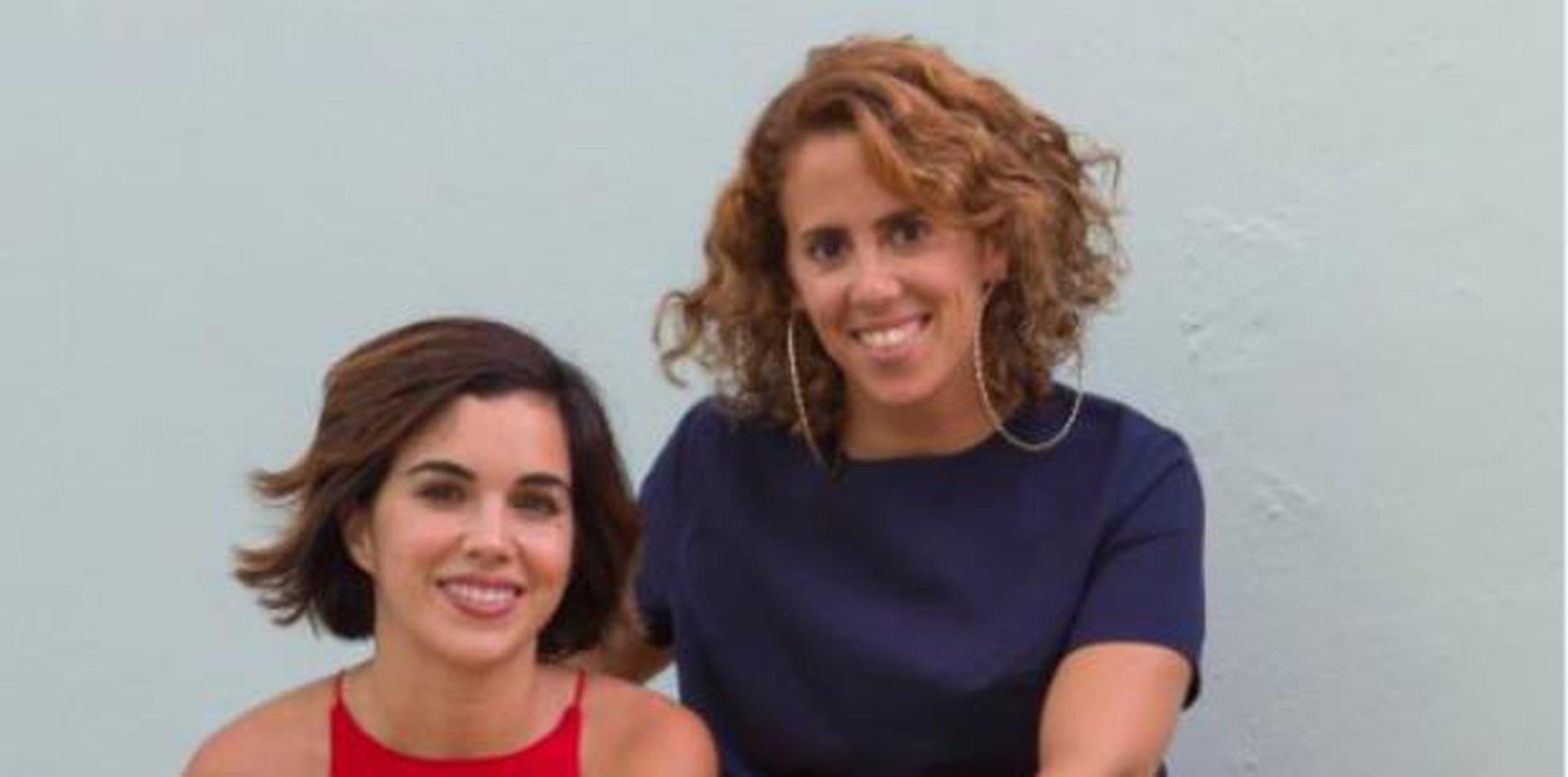 Las moderadoras del programa radial Alzando la voz, Laura Rexach y Carla López de Azúa, se sienten satisfechas ante la oportunidad de ofrecer una plataforma para destacar los logros de sus invitadas. (Suministrada)