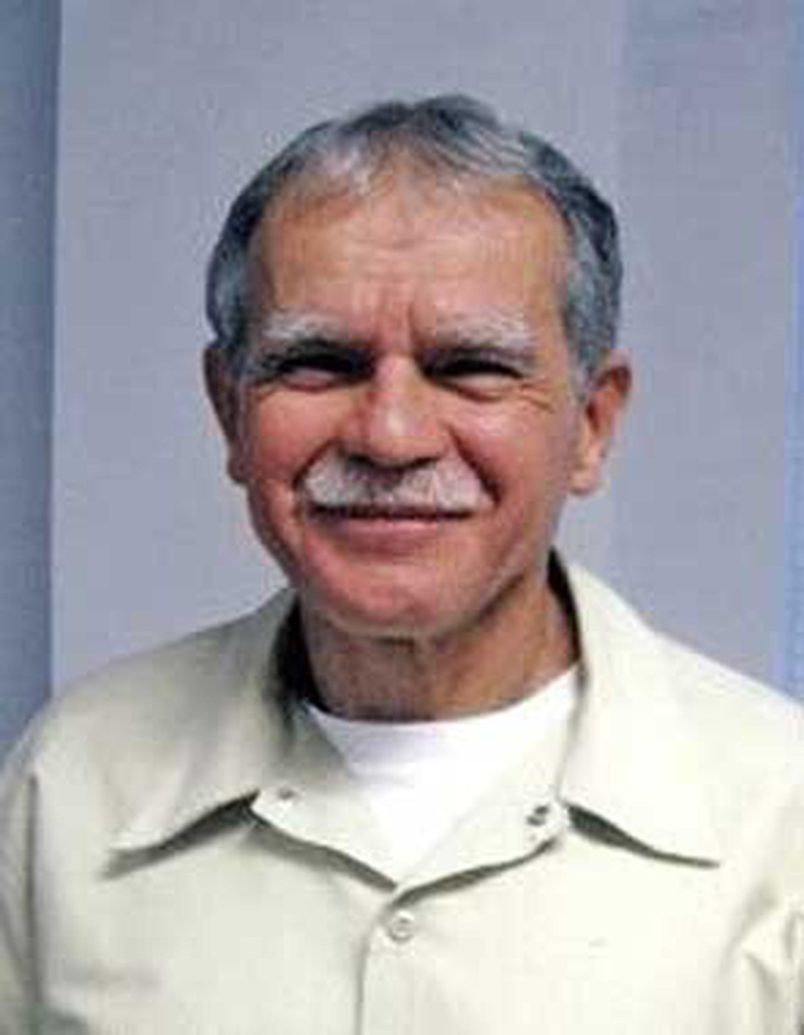 Por cada persona que escriba a Casa Blanca, Oscar López recibirá en la prisión una postal de felicitación el 6 de enero, fecha de su cumpleaños número 71. (Archivo)