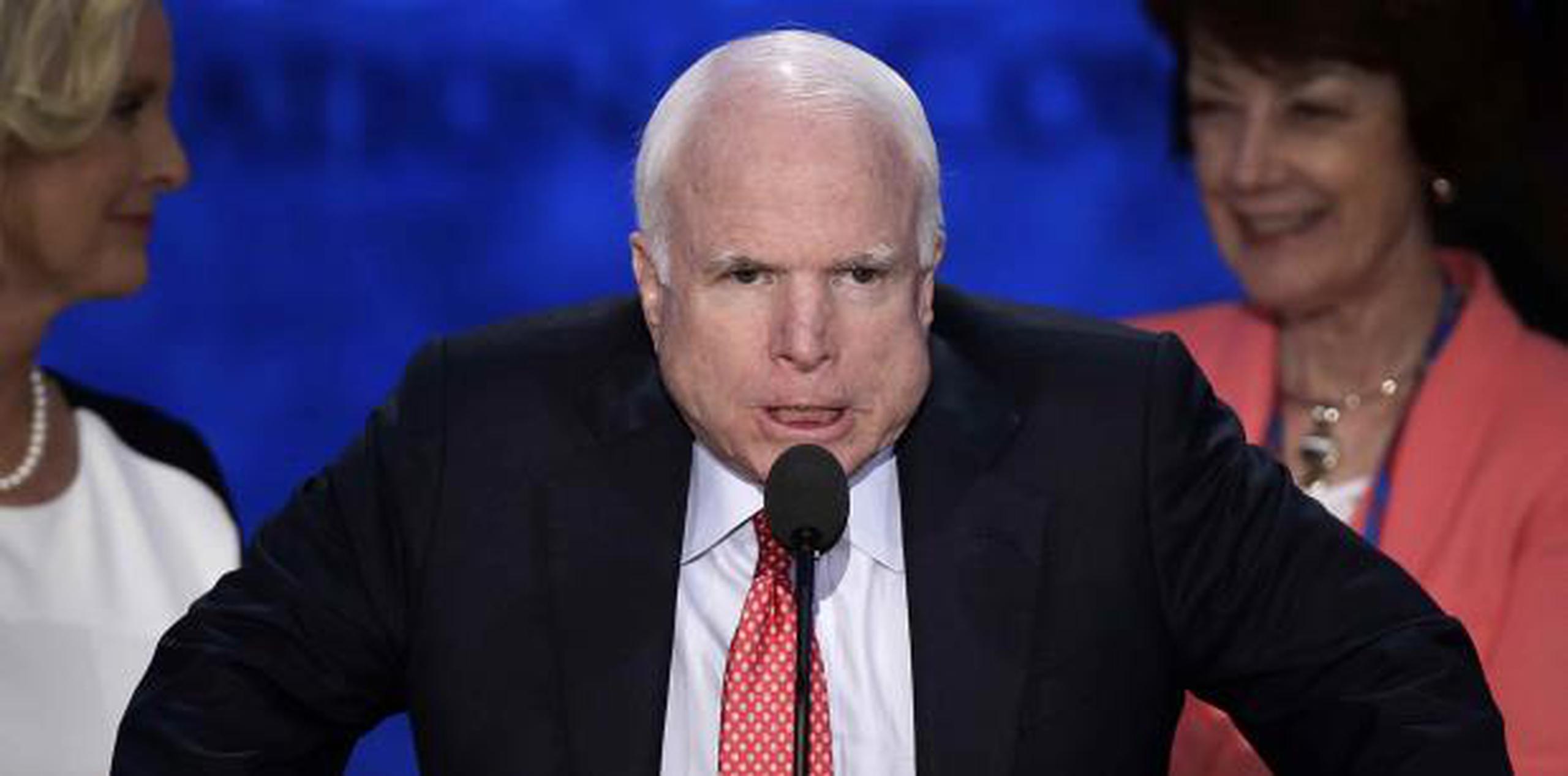 John McCain fue diagnosticado con un agresivo tipo de cáncer cerebral el año pasado y pese a los esfuerzos médicos, no mejora. (AP)