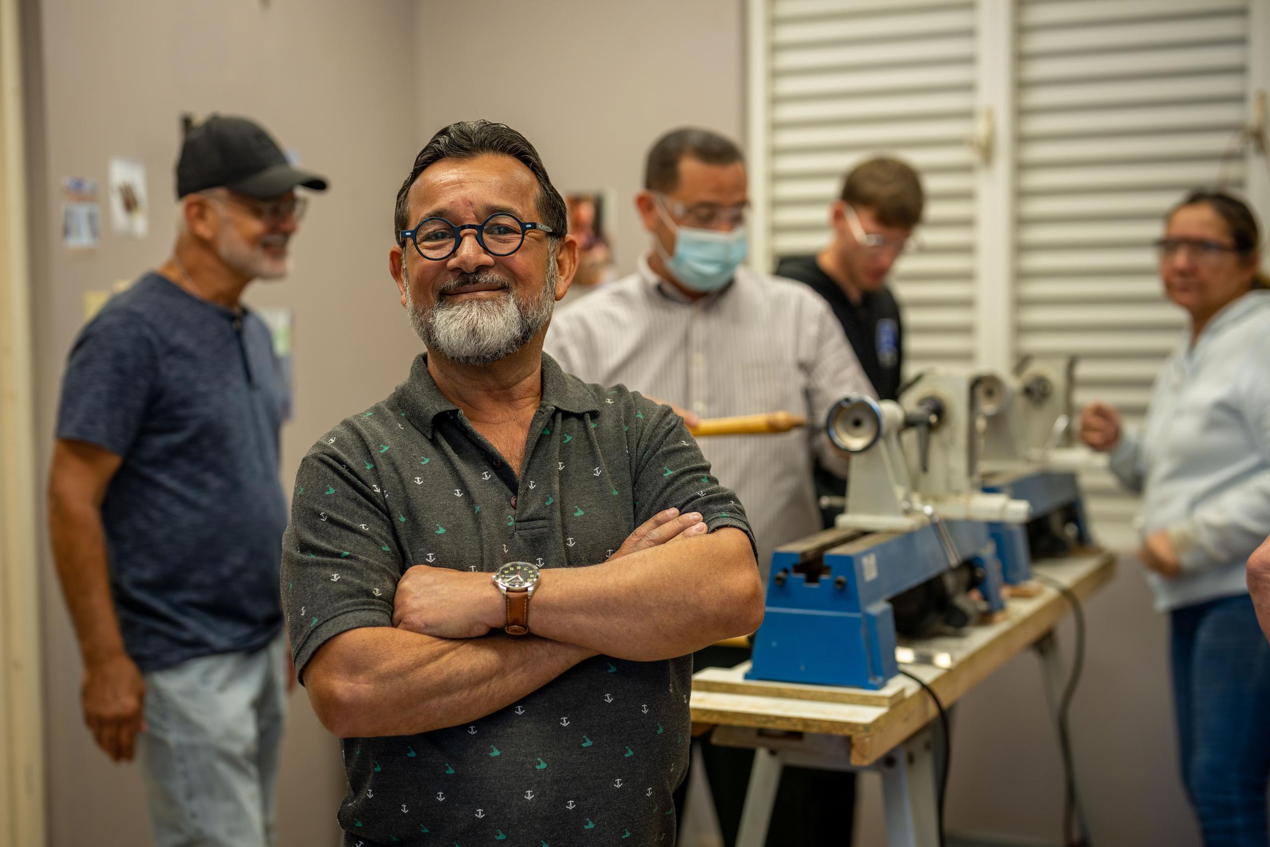 Quintero recibe estudiantes dos veces en semana tanto en la Casa del Artesano como en su taller particular.