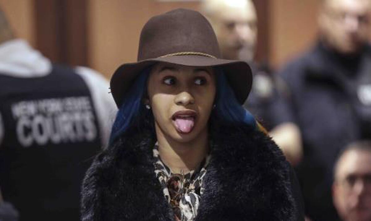 Prohíben a Cardi B acercarse a camareras que agredió - Primera Hora