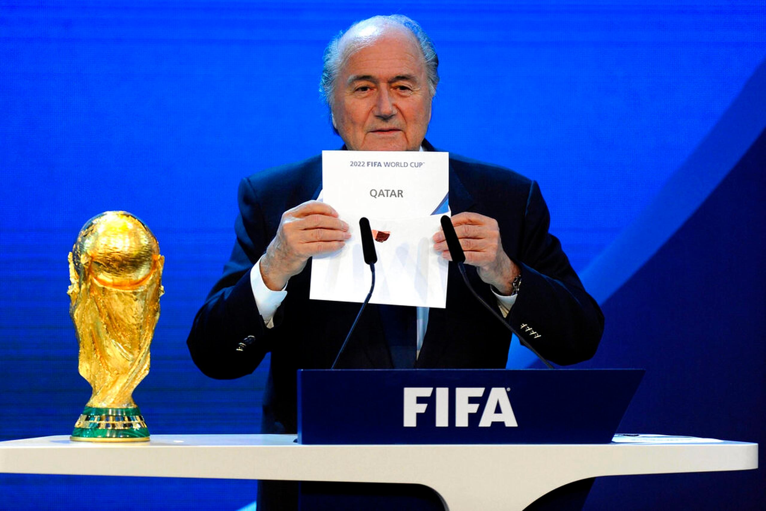 El expresidente de la FIFA, Joseph Blatter, anunció a Qatar como sede en 2 de diciembre de 2010.