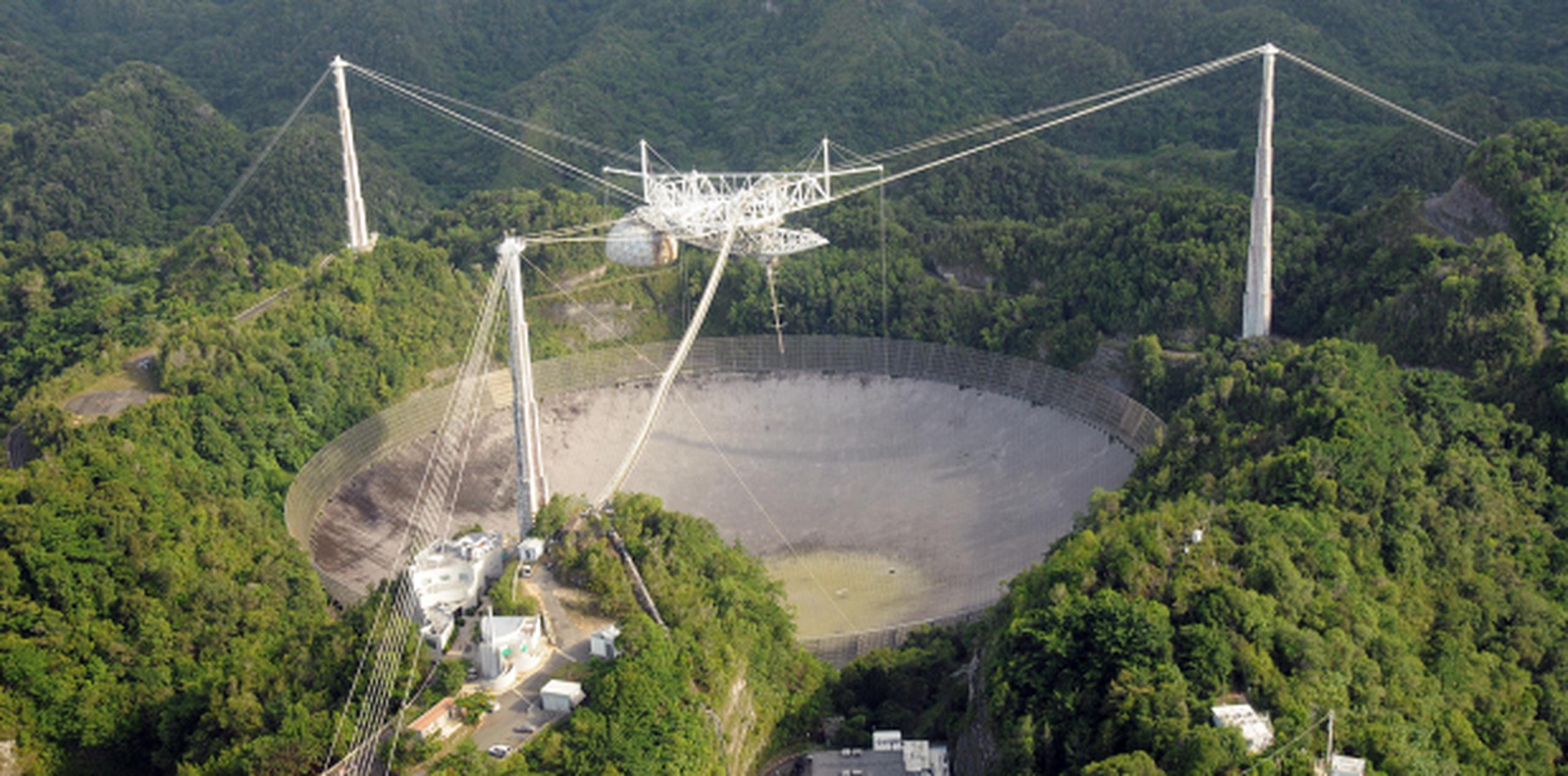 El Radiotelescopio de Arecibo fue el más grande del mundo hasta la reciente construcción de otro centro de mayor tamaño en China. (Archivo)