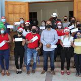 Empleados municipales de Fajardo y Salinas reciben el bono de Navidad