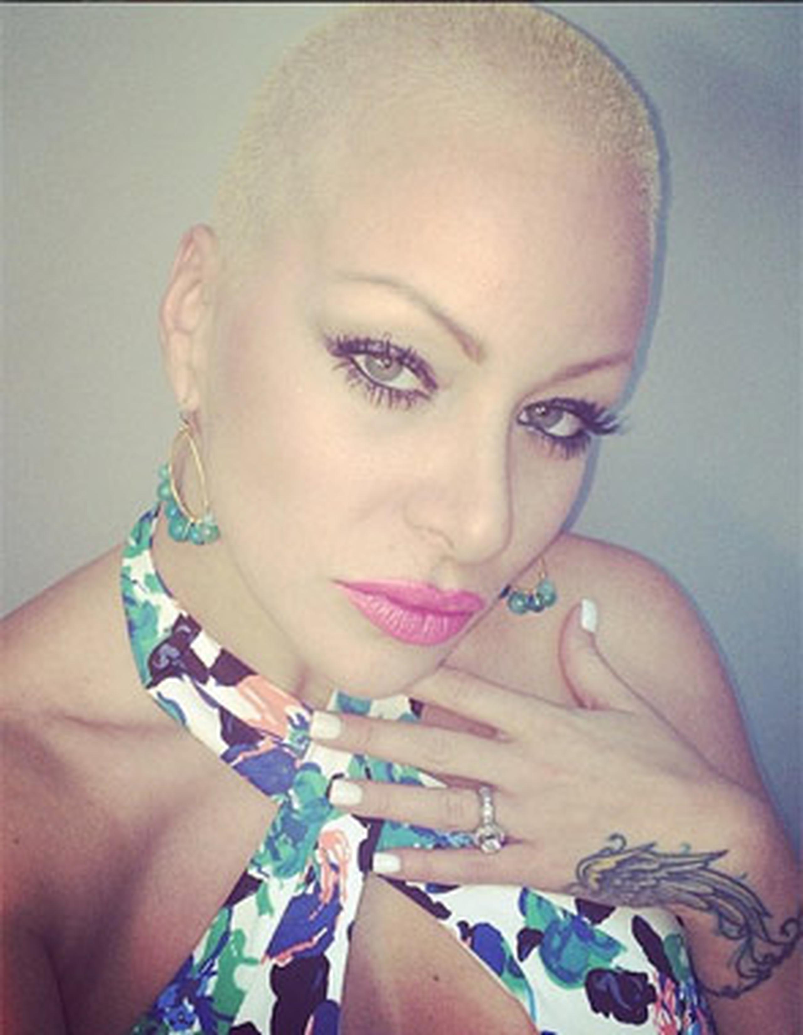 Angelique Burgos “La Burbu” muestra su nueva cabellera corta. (Instagram: angeliqueburbu)