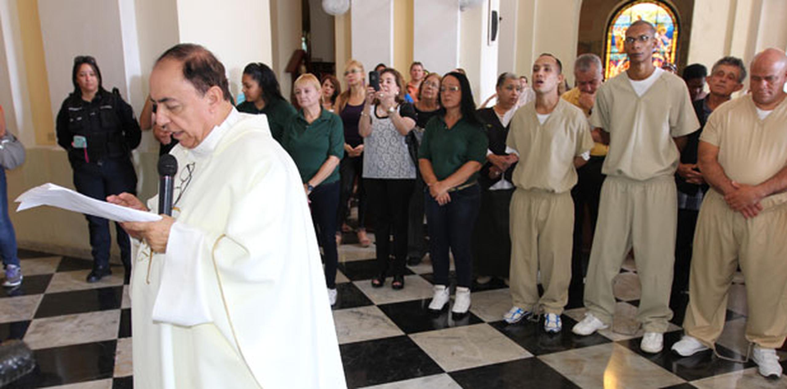 La misa fue realizada por el monseñor José Emilio Cummings. (alex.figueroa@gfrmedia.com)