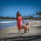 Jailenne Rivera encuentra su remanso en el amor de sus mascotas y la playa