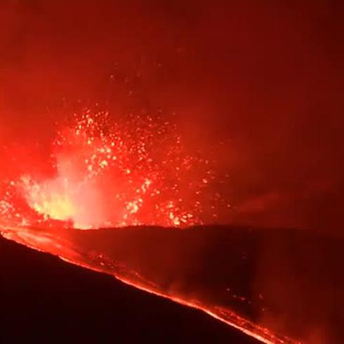 Vuelve a rugir el volcán Etna