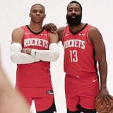 Estrellas de la NBA lucen nuevos colores