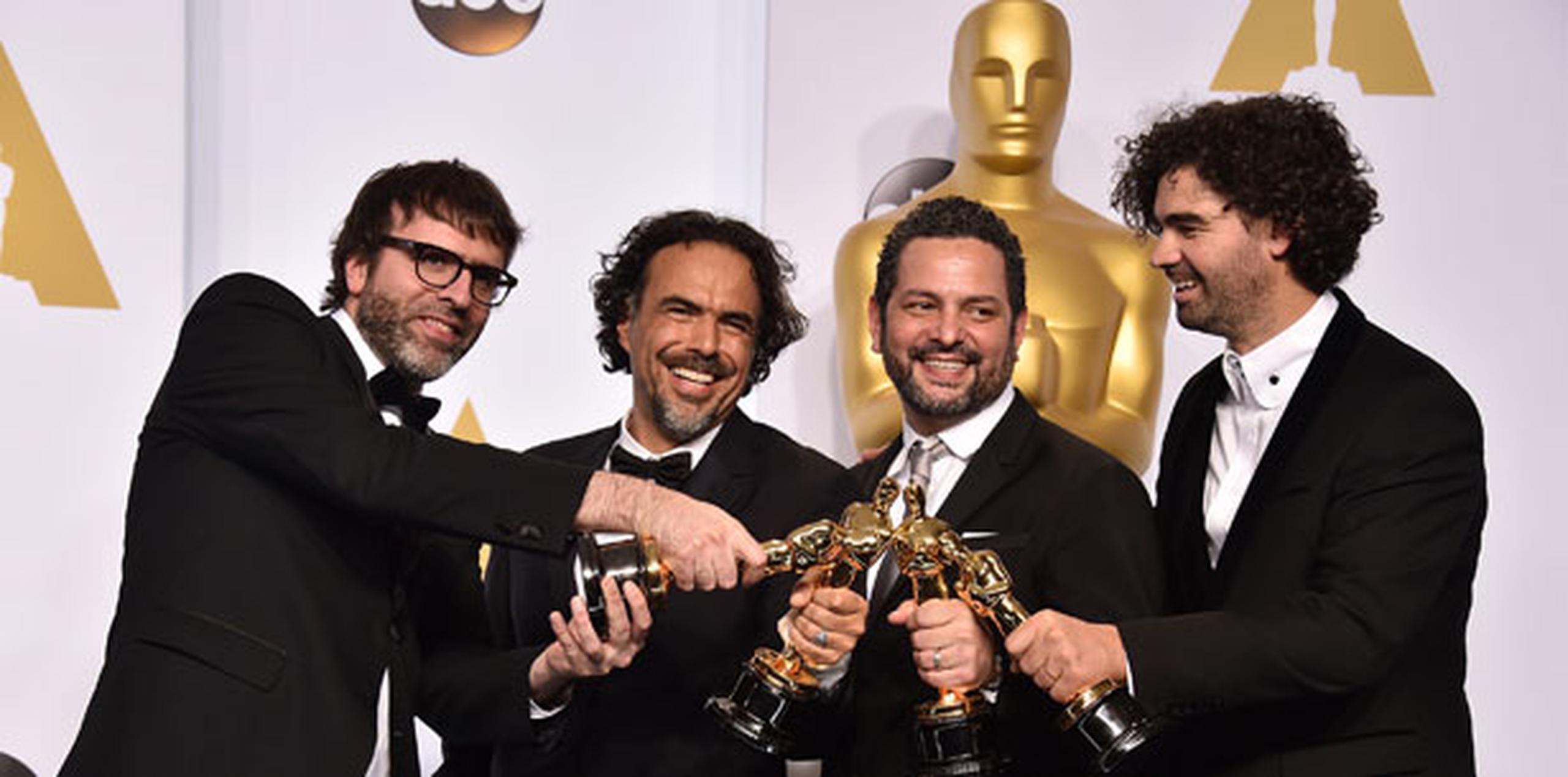 Alejandro González Iñárritu, director del filme, recibió el Oscar a la mejor dirección y compartió el premio al mejor guión original. La cinta también ganó en la categoría de mejor cinematografía para Emmanuel “Chivo” Lubezki. (Prensa Asociada)