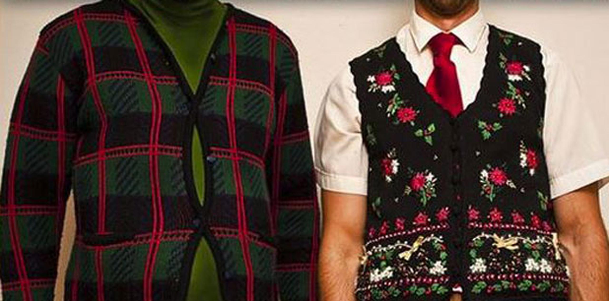Las redes sociales se han plagado de usuarios que querían compartir el momento mediante la etiqueta #UglySweaterDay, donde algunos hasta exhibían sus más rocambolescas creaciones, como un suéter del que cuelgan bolas de árbol de Navidad.  (Twitter)
