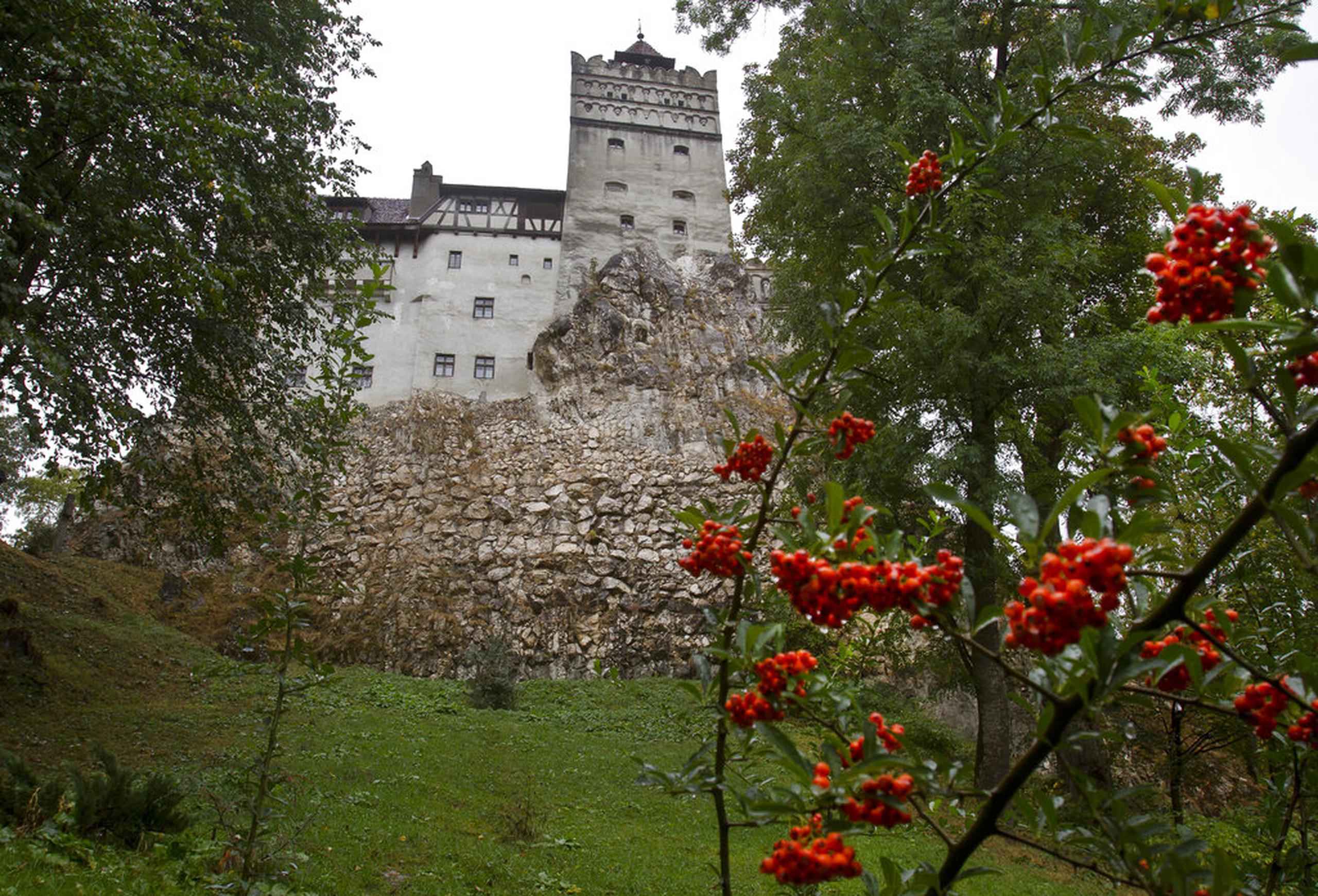 El Castillo de Bran, más conocido como el Castillo de Drácula, ubica en la región central de Transilvania en Rumania.