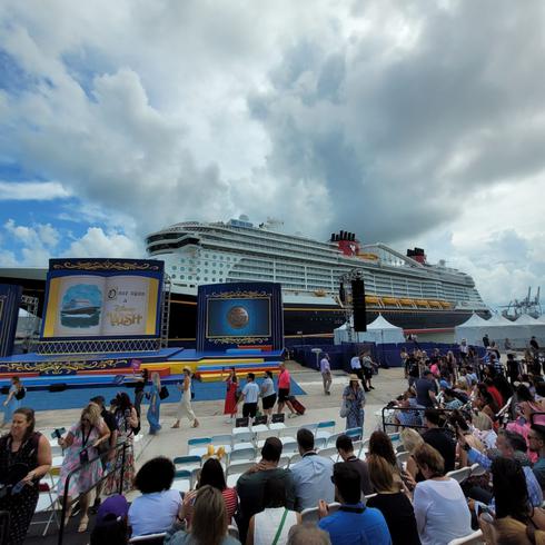 Disney Wish es bautizado y comienza recorrido especial desde Puerto Cañaveral