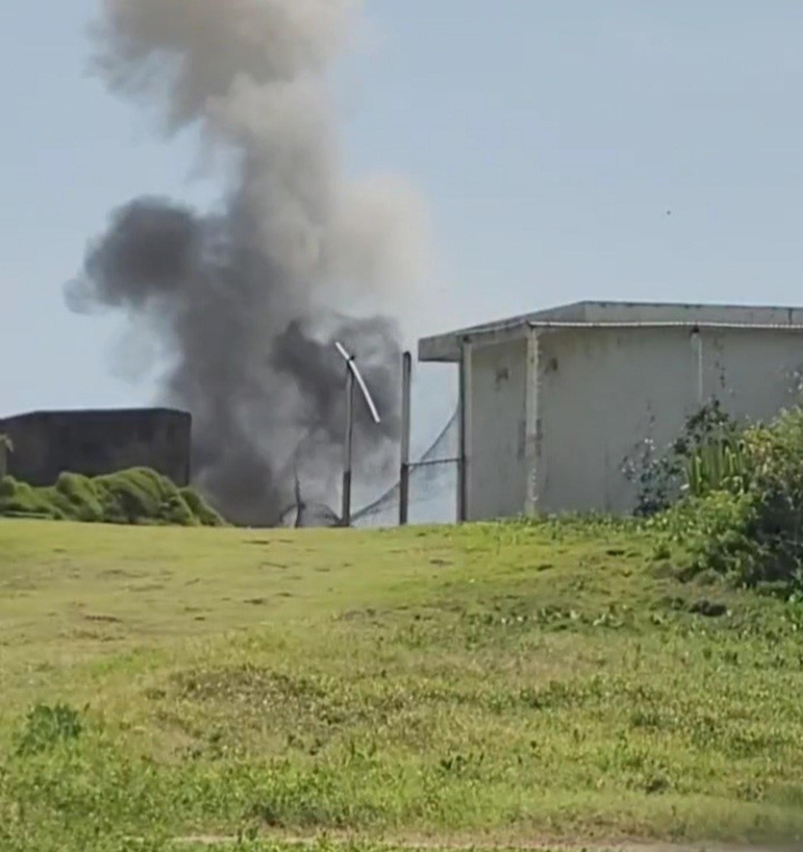 La División de Explosivos y Seguridad Pública efectuó un ejercicio de detonación controlada de una bola de cañón en los predios de Isla de Cabras.