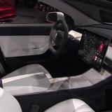 Tesla retira 130,000 vehículos por falla en pantalla