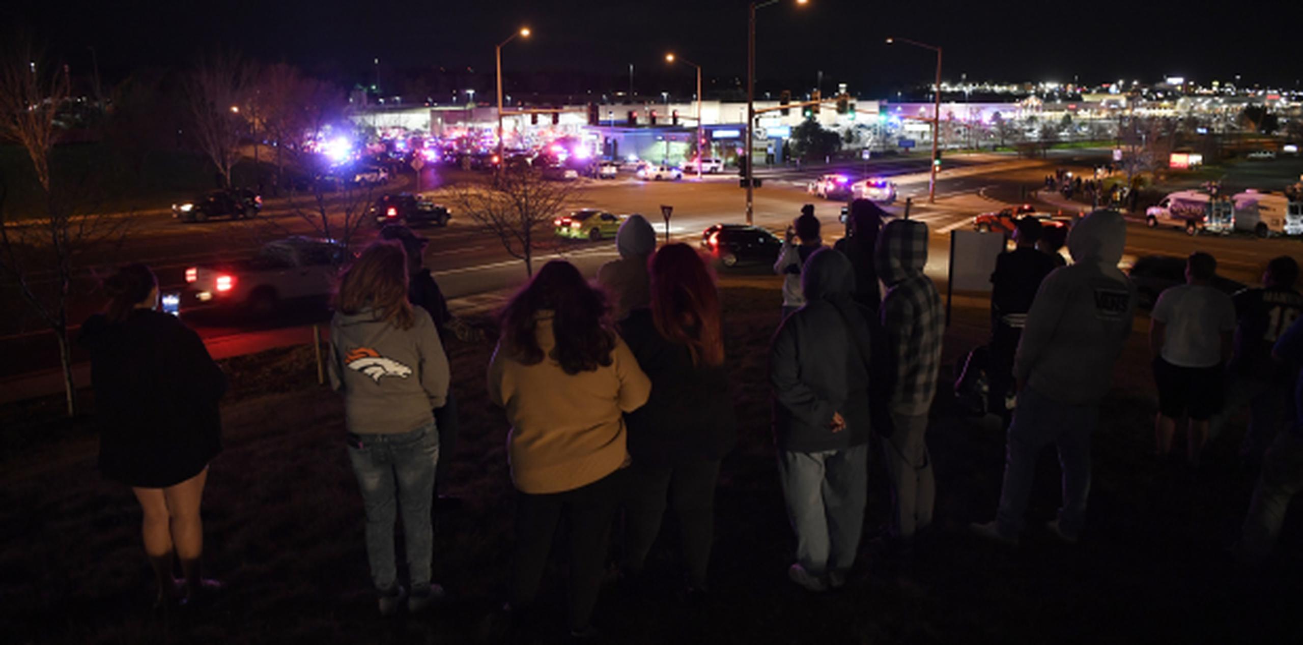 El tiroteo parecía ser aleatorio y no había indicios de que se tratara de un acto terrorista. (AP / Andy Cross / The Denver Post)