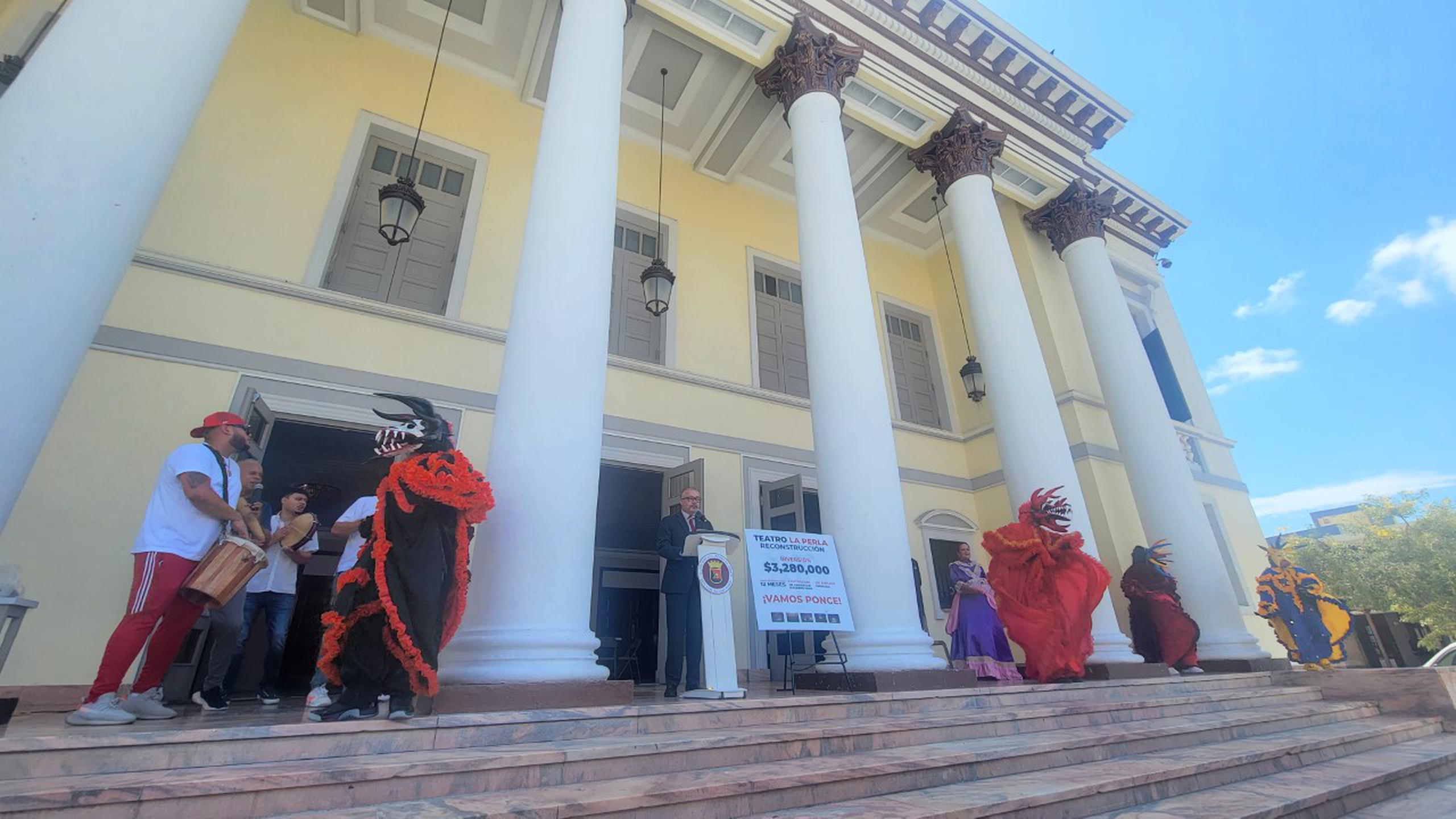 El alcalde de Ponce, Luis Irizarry Pabón, anuncia reconstruccion del Teatro La Perla